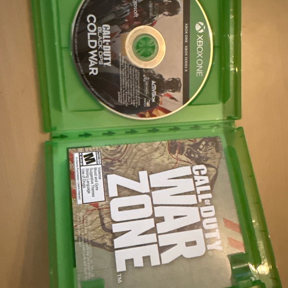 Call of Duty: Black Ops Cold War for Xbox One - Green Case - Picture 3 of 3